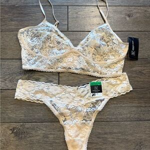 INC‎ International Concepts Women's Cream Lace Bra and Panty Set Size Large